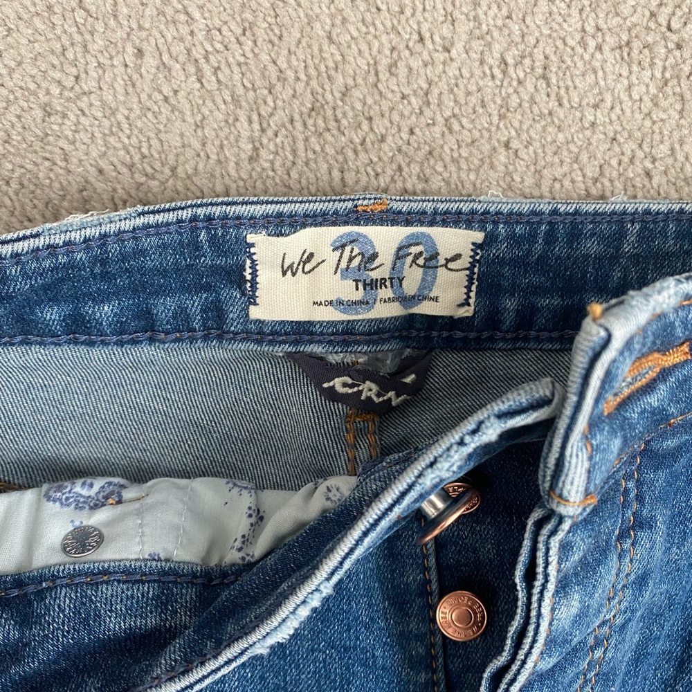 Free People NWT Denim Shorts. Size 30. - Picture 3 of 4